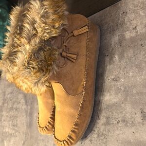 Women's Tan Fur-Lined Moccasin Boots